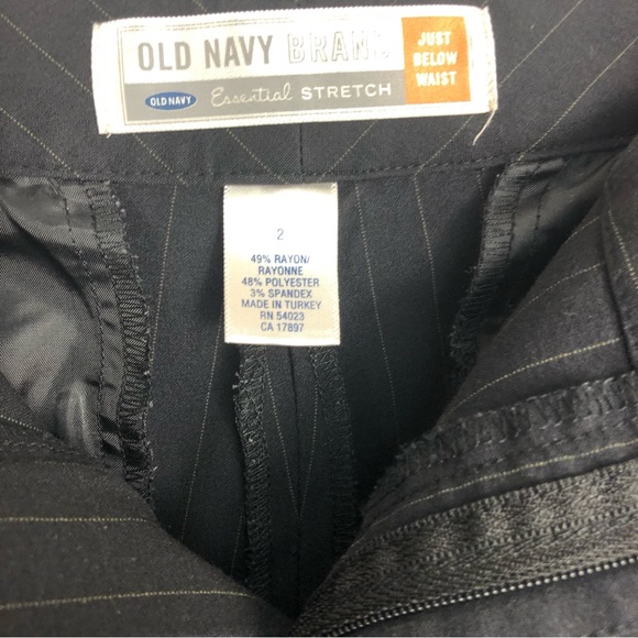 Old Navy Pin Striped Dress Capris - Picture 4 of 8